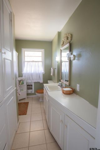 2111 Woodhaven Dr, Tyler, TX 75701