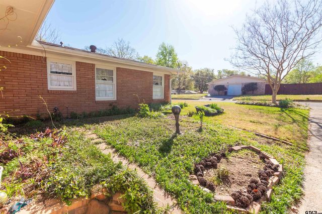 2111 Woodhaven Dr, Tyler, TX 75701