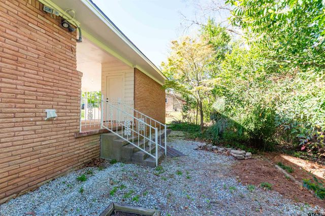 2111 Woodhaven Dr, Tyler, TX 75701