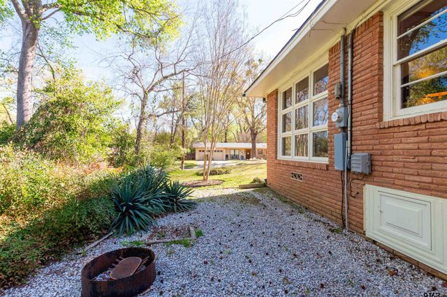 2111 Woodhaven Dr, Tyler, TX 75701