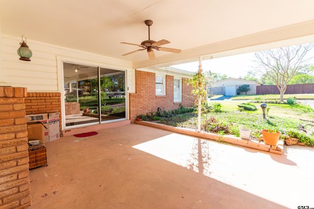 2111 Woodhaven Dr, Tyler, TX 75701