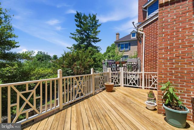 6323 BARCROFT MEWS DR, Falls Church, VA 22041
