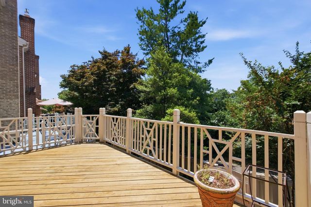 6323 BARCROFT MEWS DR, Falls Church, VA 22041