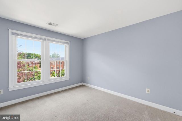 6323 BARCROFT MEWS DR, Falls Church, VA 22041