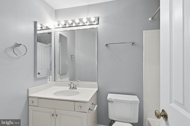 6323 BARCROFT MEWS DR, Falls Church, VA 22041