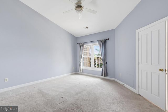 6323 BARCROFT MEWS DR, Falls Church, VA 22041