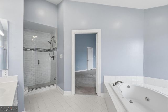 6323 BARCROFT MEWS DR, Falls Church, VA 22041