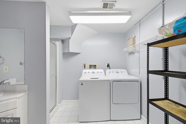 6323 BARCROFT MEWS DR, Falls Church, VA 22041
