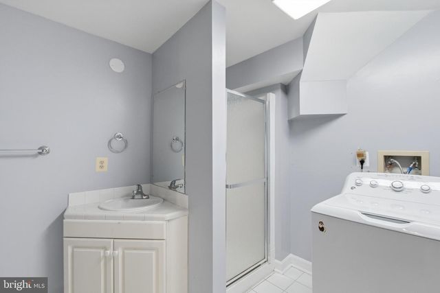6323 BARCROFT MEWS DR, Falls Church, VA 22041