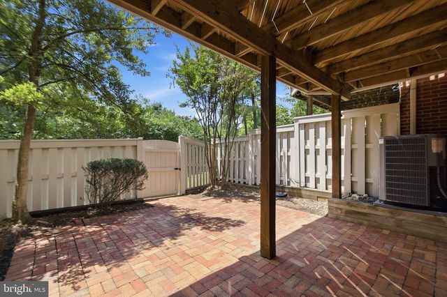 6323 BARCROFT MEWS DR, Falls Church, VA 22041