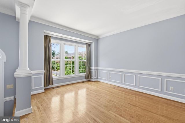 6323 BARCROFT MEWS DR, Falls Church, VA 22041