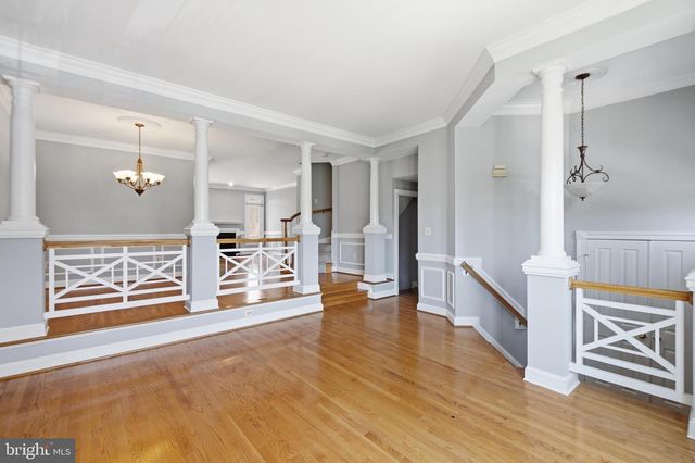 6323 BARCROFT MEWS DR, Falls Church, VA 22041