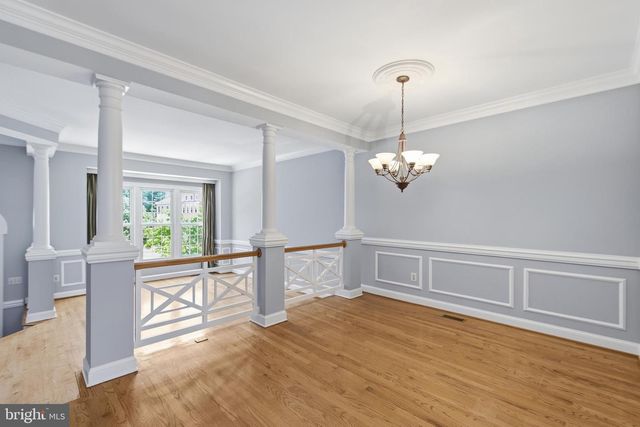 6323 BARCROFT MEWS DR, Falls Church, VA 22041