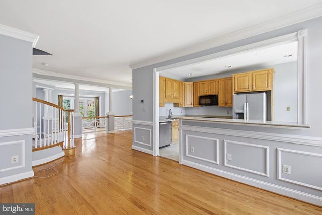6323 BARCROFT MEWS DR, Falls Church, VA 22041