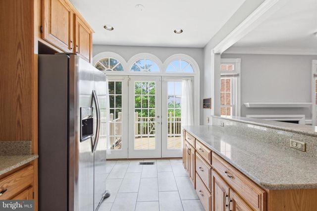 6323 BARCROFT MEWS DR, Falls Church, VA 22041