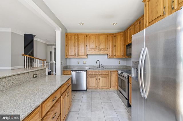 6323 BARCROFT MEWS DR, Falls Church, VA 22041