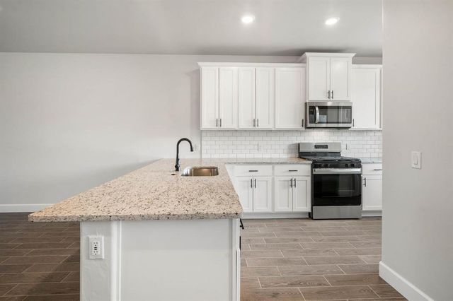 2375 Clubhouse Drive, Blanchard, OK 73010