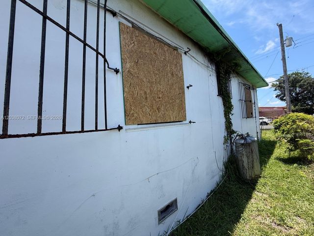 1810 NW 55th St, Miami, FL 33142