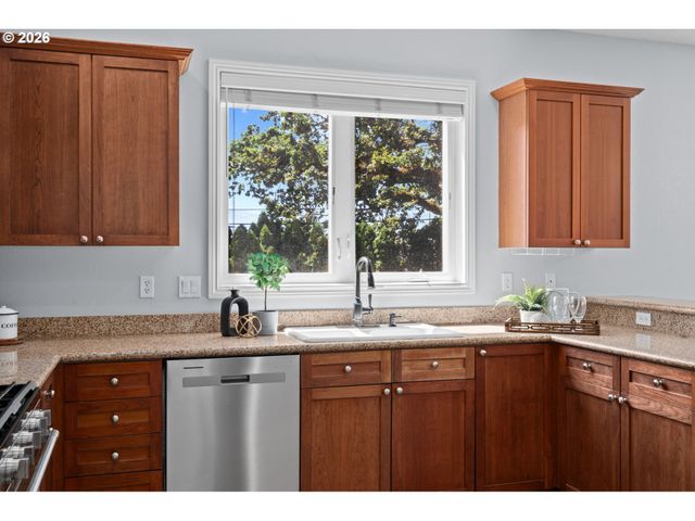 10290 Sw HOMESTEAD Ln, Beaverton, OR 97008