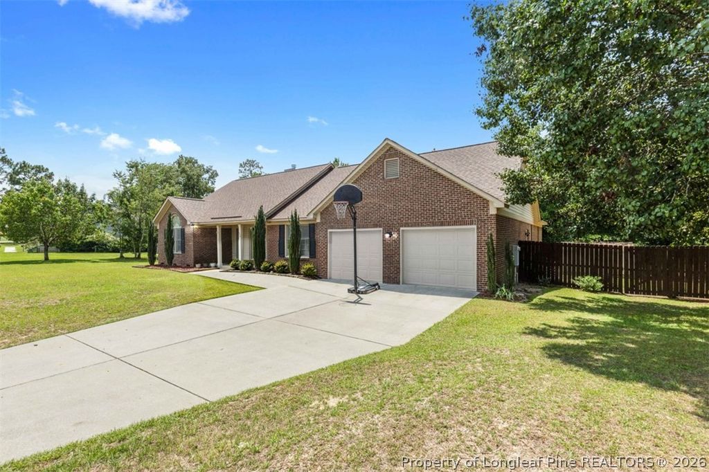 726 Foxcroft Drive, Fayetteville, NC 28311 — exterior