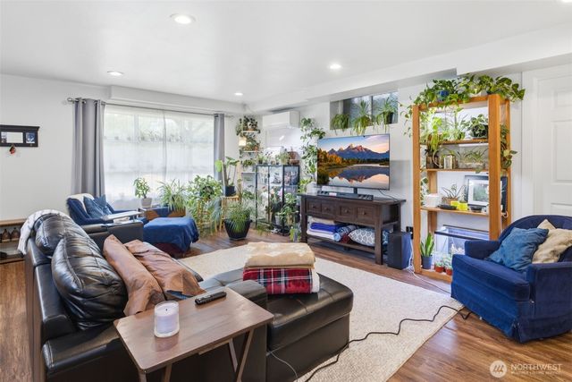 11331 E Riverside Drive, Bothell, WA 98011