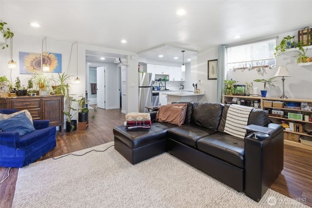 11331 E Riverside Drive, Bothell, WA 98011