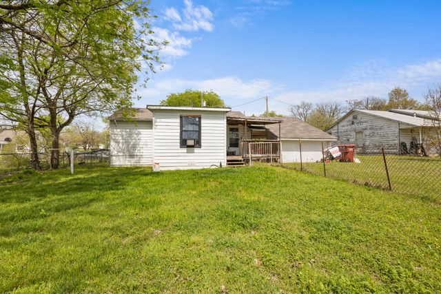 911 W 8th Street, Bonham, TX 75418