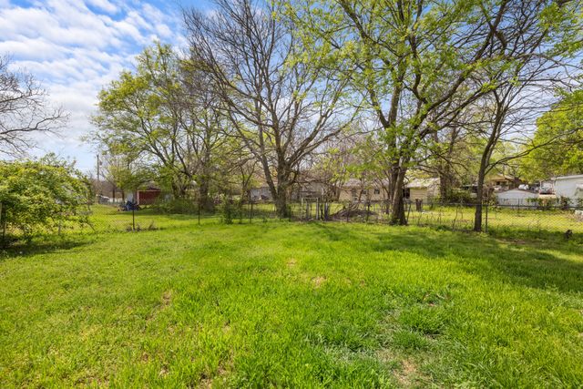 911 W 8th Street, Bonham, TX 75418