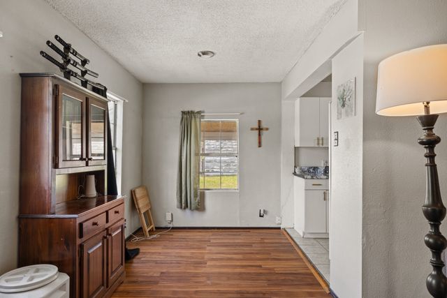 911 W 8th Street, Bonham, TX 75418