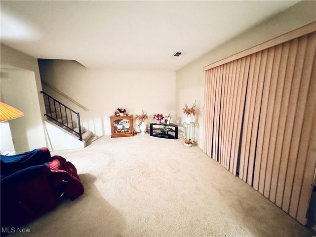 359 Quarry Lane Drive SW, Howland, OH 44483