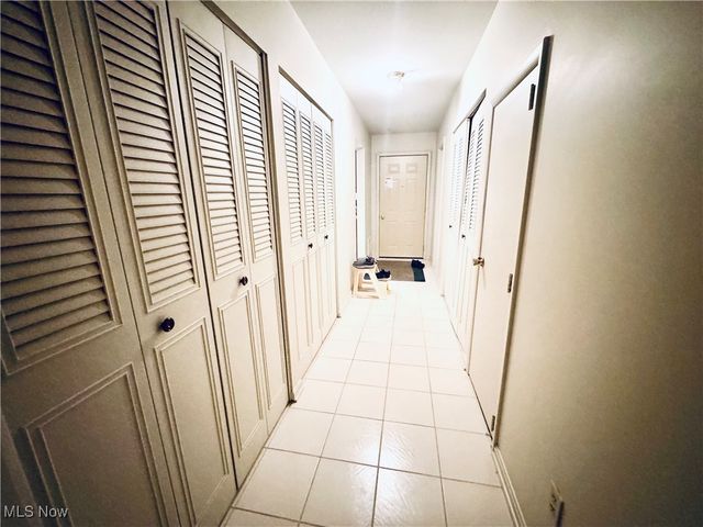 359 Quarry Lane Drive SW, Howland, OH 44483