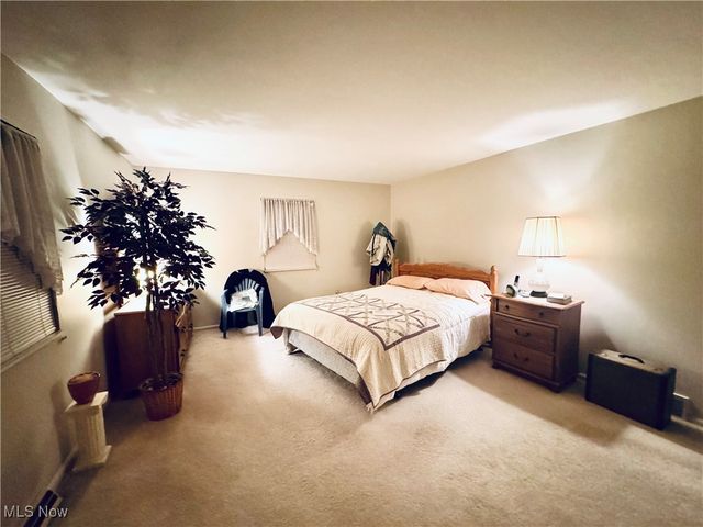 359 Quarry Lane Drive SW, Howland, OH 44483