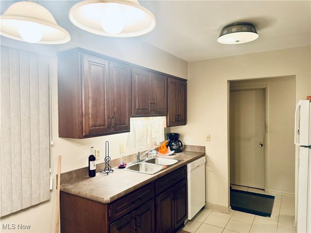 359 Quarry Lane Drive SW, Howland, OH 44483