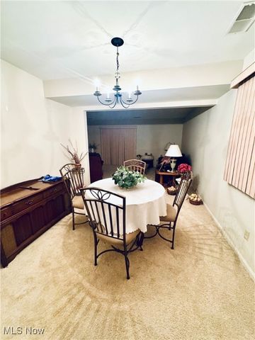 359 Quarry Lane Drive SW, Howland, OH 44483