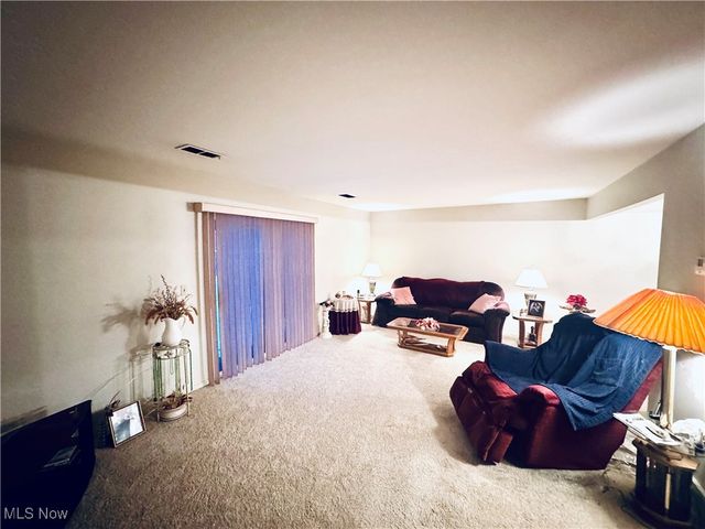 359 Quarry Lane Drive SW, Howland, OH 44483