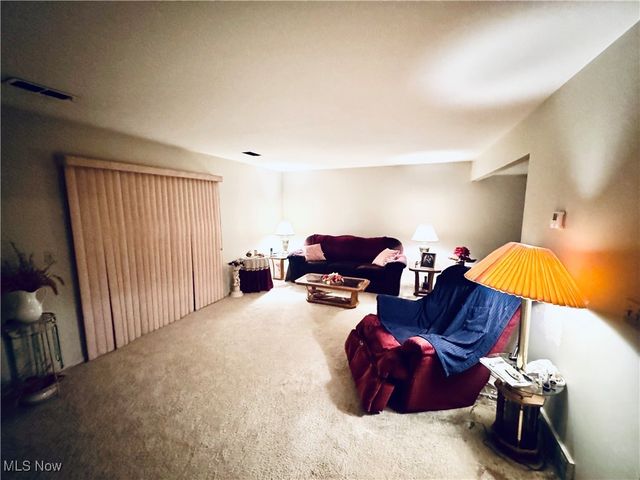 359 Quarry Lane Drive SW, Howland, OH 44483