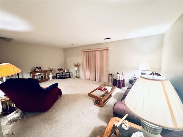 359 Quarry Lane Drive SW, Howland, OH 44483