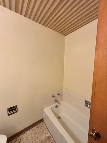 3917 Nancy Jane Lane NE, Cedar Rapids, IA 52402
