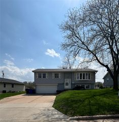 3917 Nancy Jane Lane NE, Cedar Rapids, IA 52402