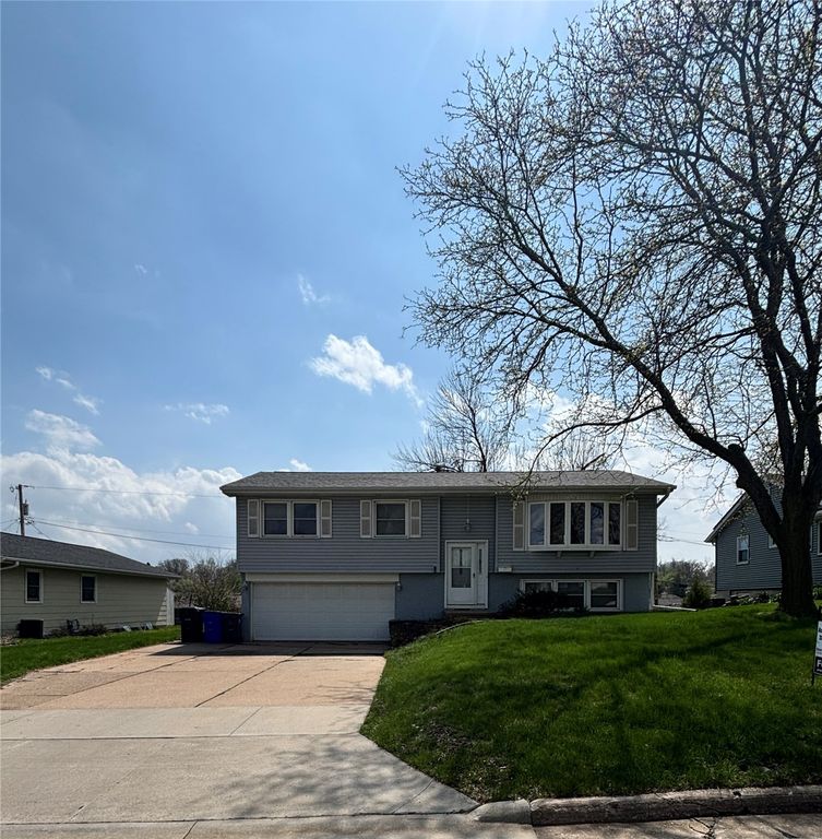 3917 Nancy Jane Lane NE, Cedar Rapids, IA 52402