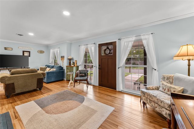 2200 Gregory Lane, Waco, TX 76708