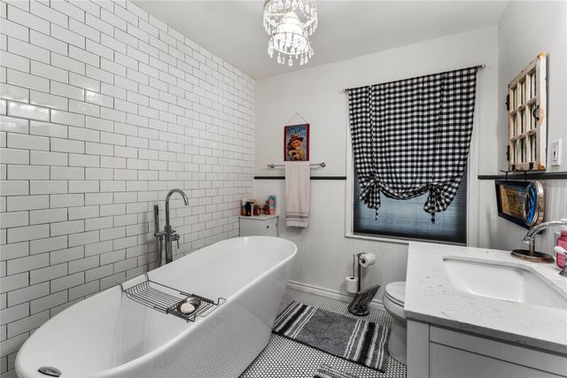 2200 Gregory Lane, Waco, TX 76708