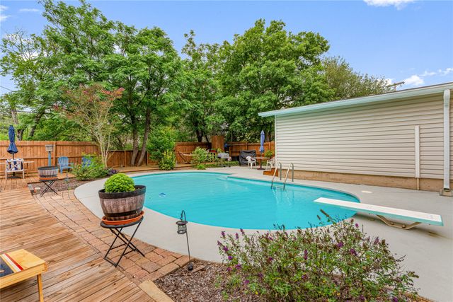 2200 Gregory Lane, Waco, TX 76708