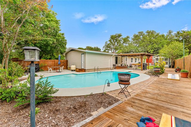 2200 Gregory Lane, Waco, TX 76708
