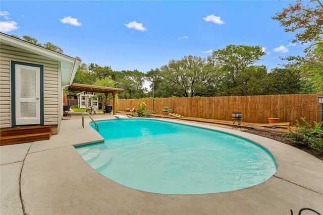2200 Gregory Lane, Waco, TX 76708