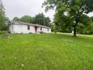 300 S Texas Street, Emory, TX 75440