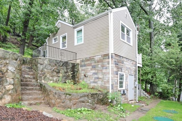 13 Mountain Glen Rd, Ringwood Boro, NJ 07456