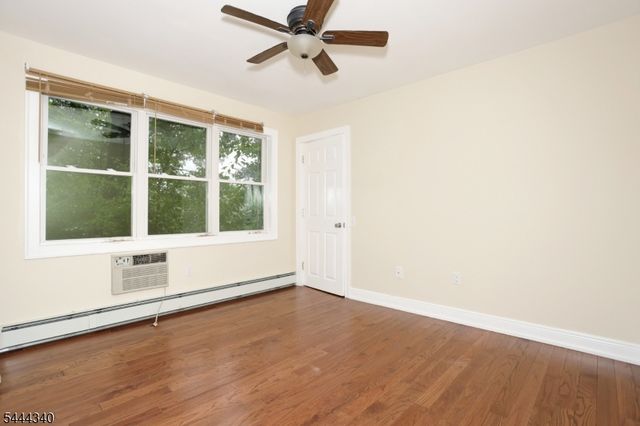13 Mountain Glen Rd, Ringwood Boro, NJ 07456