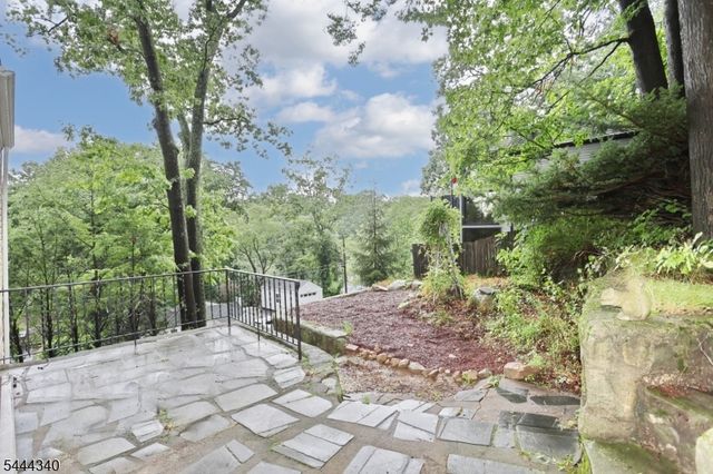 13 Mountain Glen Rd, Ringwood Boro, NJ 07456