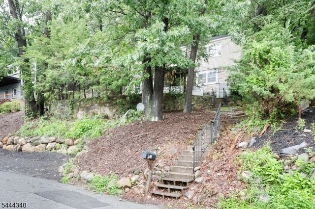 13 Mountain Glen Rd, Ringwood Boro, NJ 07456